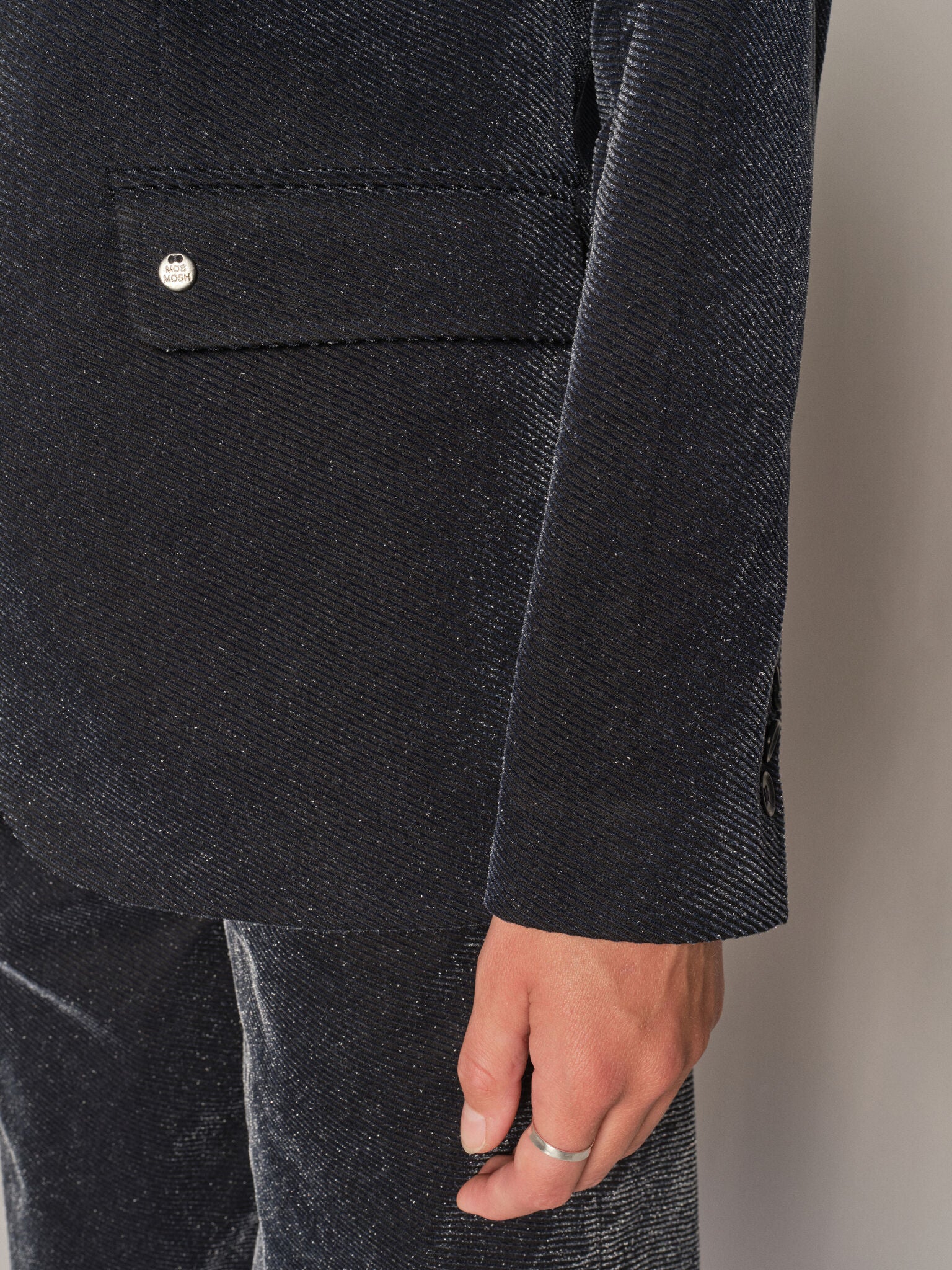 Modelshot / Dark Blue / Detail